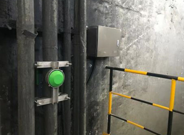 Na-22放射性儀表礦山充填管道密度測(cè)量現(xiàn)場(chǎng)(圖1) Na-22放射性儀表礦山充填管道密度測(cè)量現(xiàn)場(chǎng)(圖1)