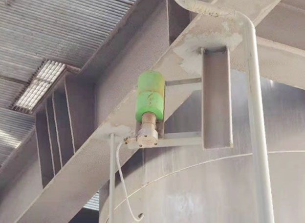 Na-22放射性儀表 多晶硅生產(chǎn)裝置儲罐測控現(xiàn)場(圖1) Na-22放射性儀表 多晶硅生產(chǎn)裝置儲罐測控現(xiàn)場(圖1)