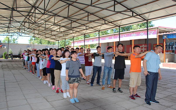 2016年公司舉行拓展培訓(xùn)活動合影留念(圖3) 2016年公司舉行拓展培訓(xùn)活動合影留念(圖3)