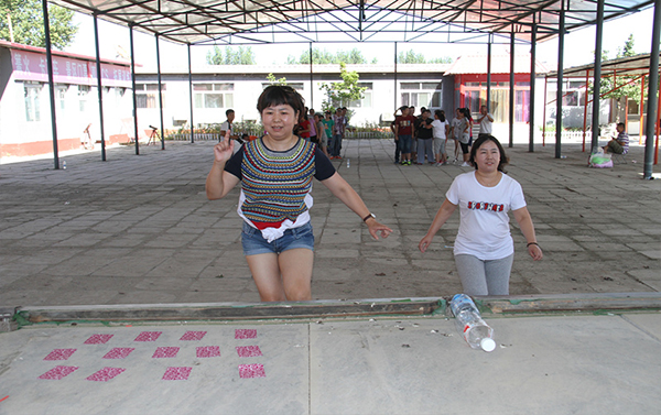 2016年公司舉行拓展培訓(xùn)活動合影留念(圖4) 2016年公司舉行拓展培訓(xùn)活動合影留念(圖4)