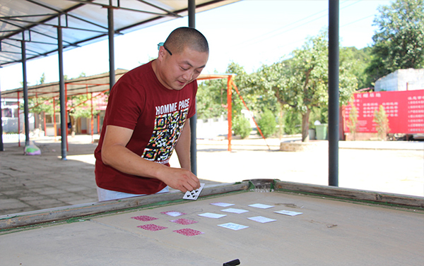 2016年公司舉行拓展培訓(xùn)活動合影留念(圖7) 2016年公司舉行拓展培訓(xùn)活動合影留念(圖7)