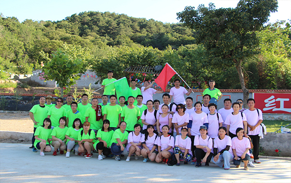 2016年公司舉行拓展培訓(xùn)活動合影留念(圖10) 2016年公司舉行拓展培訓(xùn)活動合影留念(圖10)